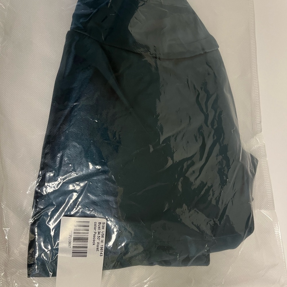 Soft Women’s Peacock Colored Top New in Package - Picture 3 of 3